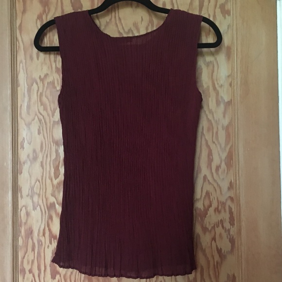 Burgundy sleeveless top - Picture 1 of 4